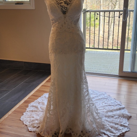 Allure Bridals Wedding Dress - Picture 6 of 8